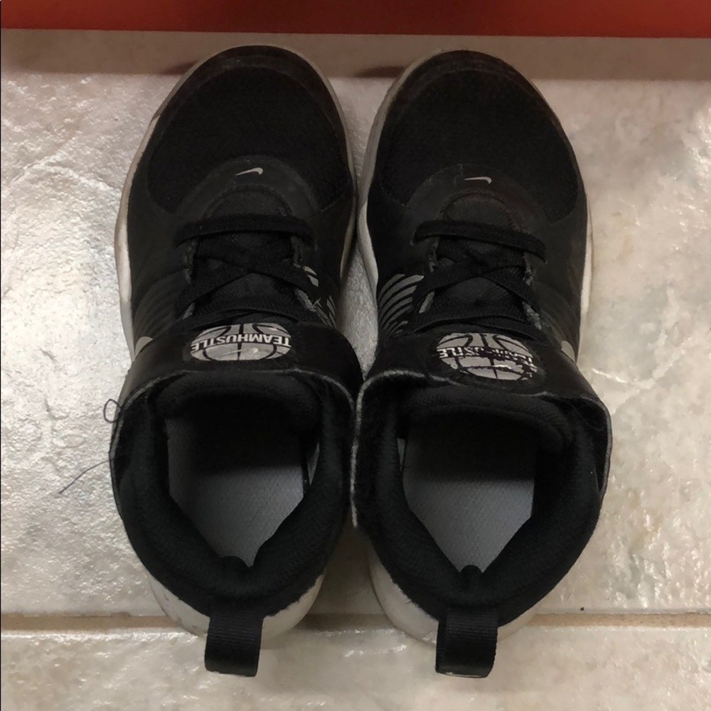 Nike Team Hustle D 8 (PS) - boy toddler size 11C